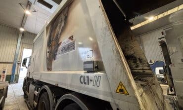 Se incendia un camión de la basura en Alovera por las cenizas mal apagadas arrojadas en un contenedor 