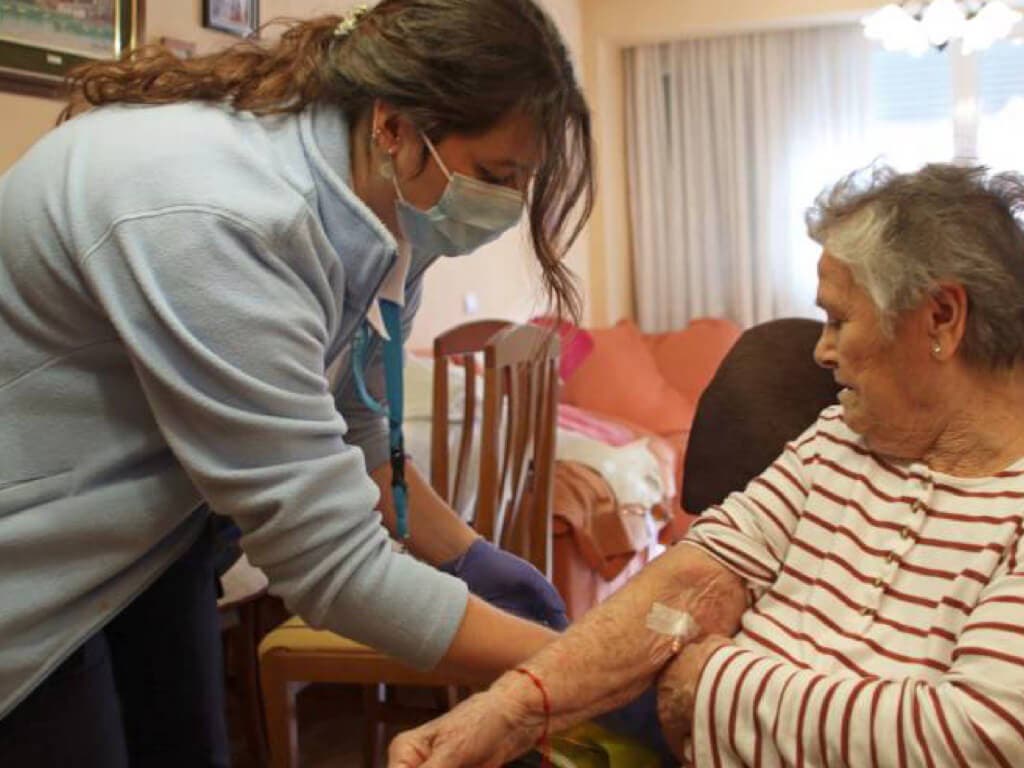 El Hospital de Torrejón pone en marcha un proyecto innovador para ofrecer tratamientos oncológicos a domicilio
