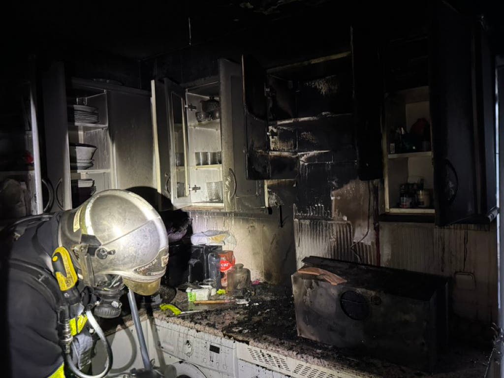 Tres heridos, entre ellos un niño de 10 años, por un incendio en una vivienda en Parla
