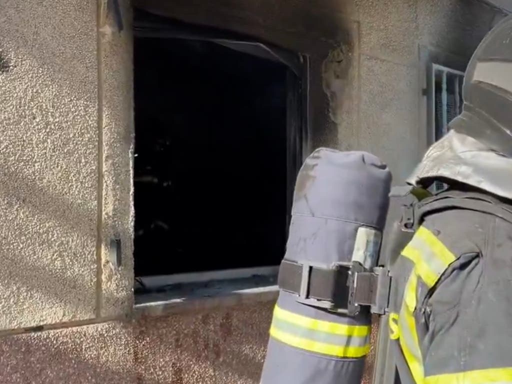 Un incendio en una vivienda deja 13 personas intoxicadas en Carabanchel