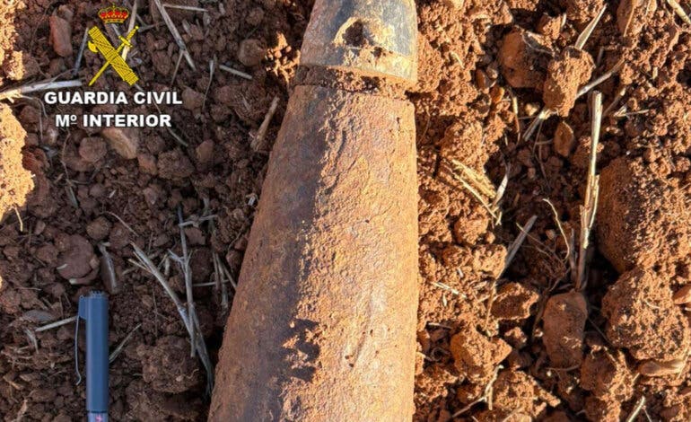 La Guardia Civil desactiva un proyectil de artillería de la Guerra Civil en Guadalajara