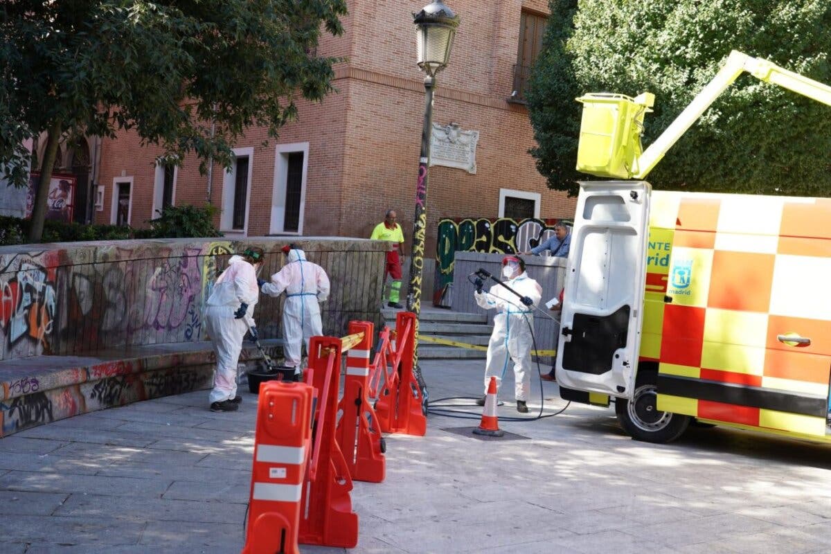 Los sancionados por realizar grafitis en Madrid tendrán que eliminar las pintadas para evitar la multa