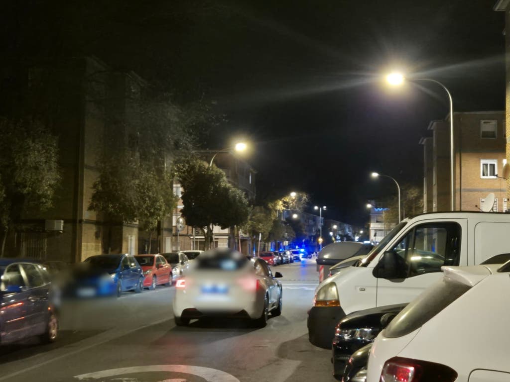 Vecinos de Alcalá de Henares denuncian la falta de alumbrado navideño en su barrio 