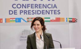 Ayuso denuncia que 2.375 menas han llegado a Madrid y 400.000 inmigrantes han entrado por Barajas en el último año