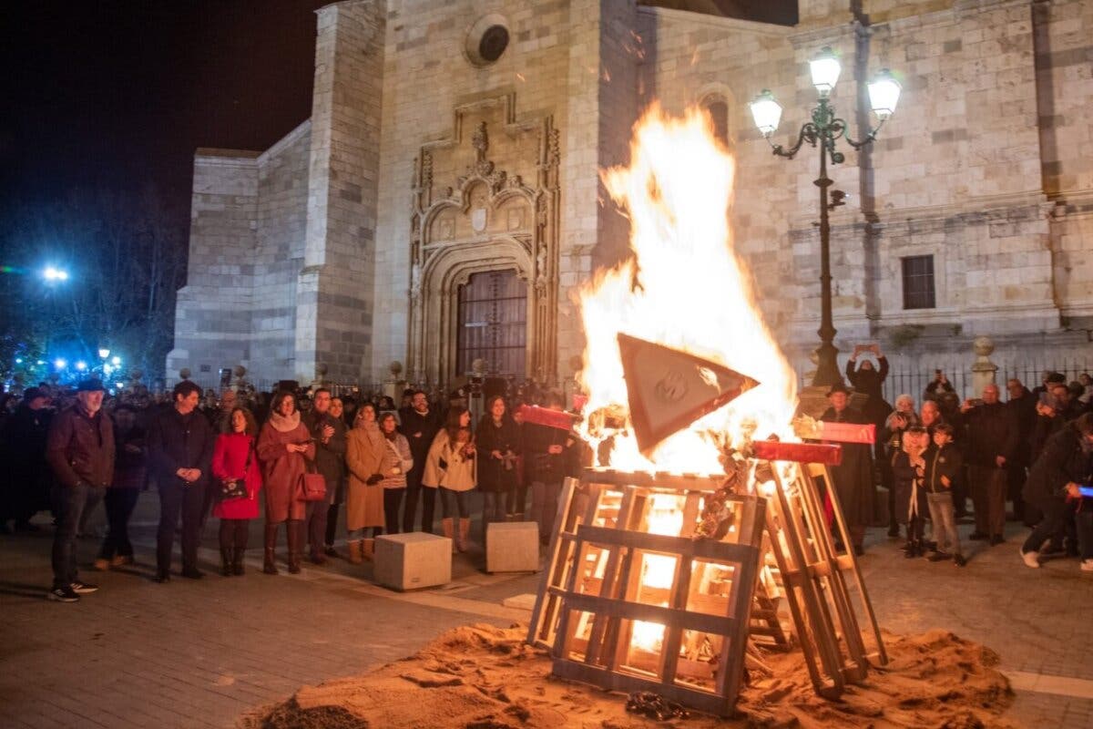 Alcalá de Henares celebra este fin de semana Santa Lucía con pasacalles, un festival folk y la tradicional hoguera