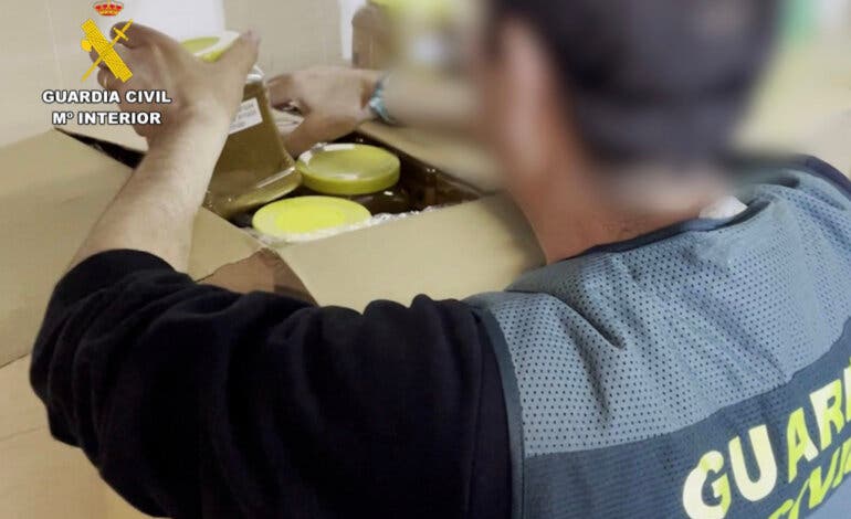 Desarticulada una red que introducía cocaína por Barajas oculta en especias alimentarias