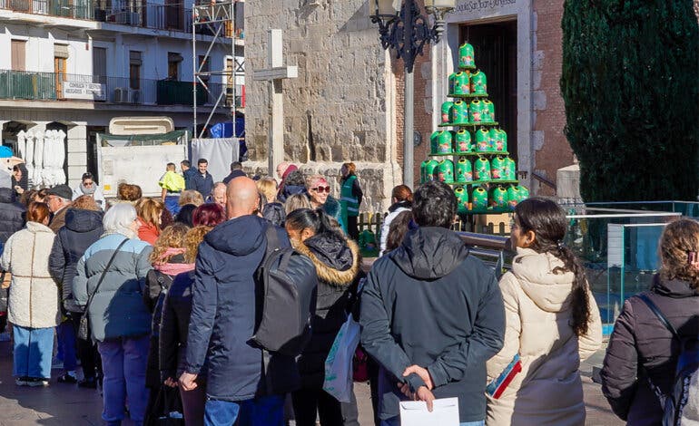 Ecovidrio sortea hoy en Torrejón 100 miniglús con la imagen de los Guachis