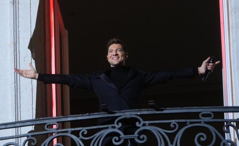Así ha sido la actuación de David Bisbal en la Puerta del Sol ante miles de personas