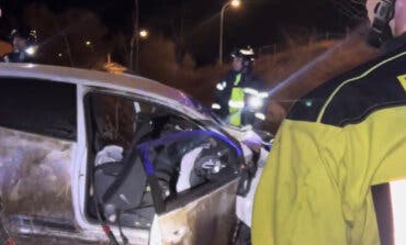 Dos heridos graves tras caer su coche por un terraplén en la carretera de Valdemingómez