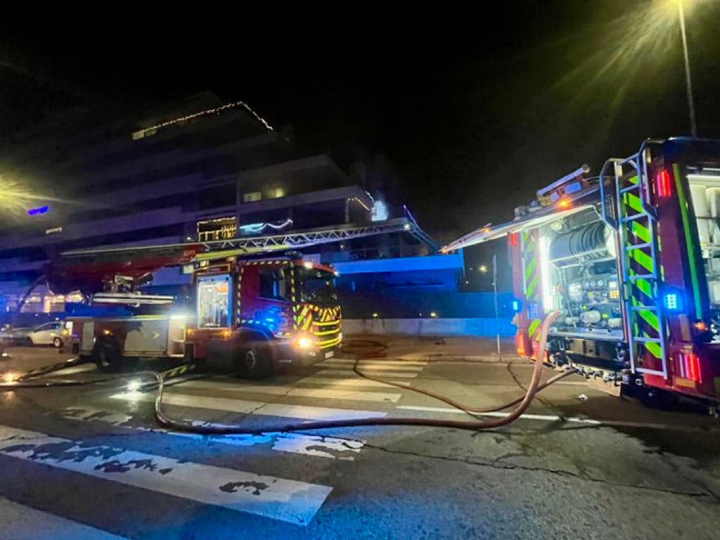 Nueve intoxicados por humo en el incendio de una vivienda en Móstoles