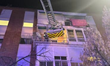 Nueve intoxicados en el incendio de un edificio de cuatro plantas en Aranjuez