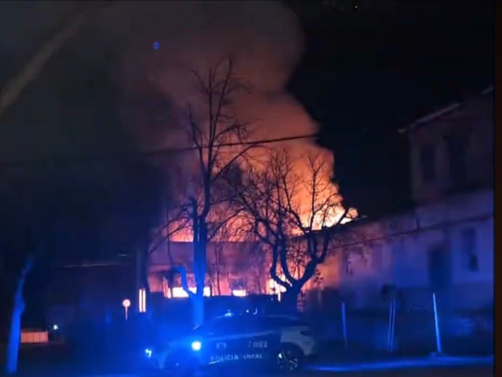 Un incendio arrasa parte del recinto de El Fuerte de Guadalajara
