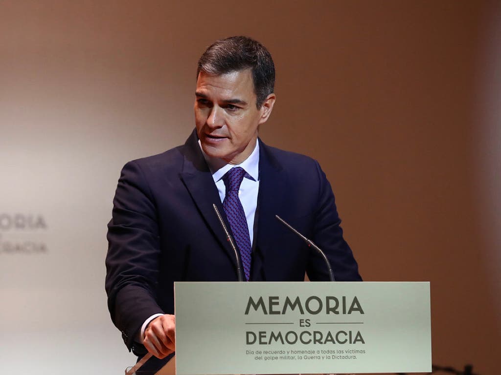 Sánchez anuncia que dedicará 2025 a la muerte de Franco y Ayuso responde: «Ha enloquecido»