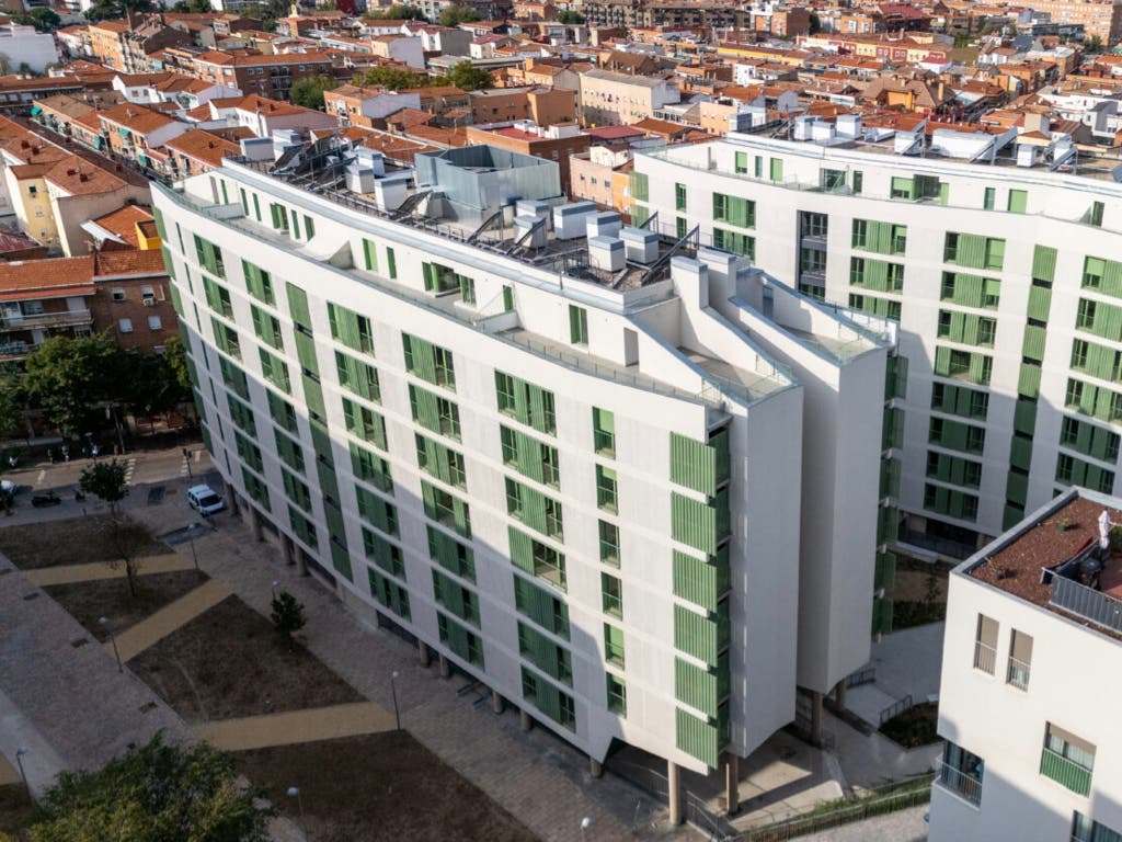 Madrid sorteará en enero 266 pisos de alquiler asequible para jóvenes que cobren hasta 41.000 euros brutos anuales