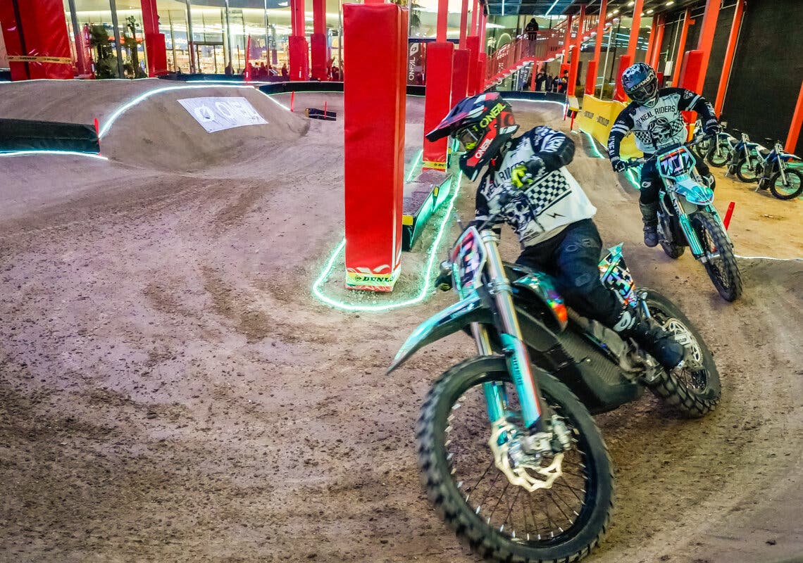 Inaugurado en Torrejón de Ardoz Motocrossity, el primer circuito de motocross indoor del mundo