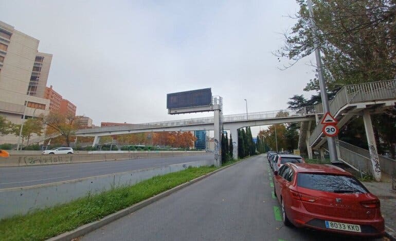 Corte total de la A-2 este fin de semana por la instalación de una nueva pasarela peatonal en Madrid 