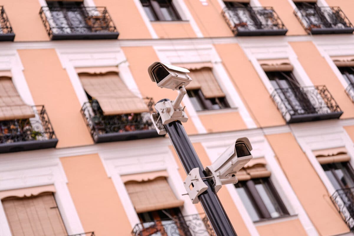 Madrid instala 16 cámaras con inteligencia artificial en la plaza del Dos de Mayo