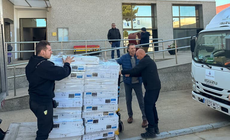 Las escuelas infantiles de Torrejón y el Ayuntamiento envían un nuevo cargamento de ayuda a Valencia 