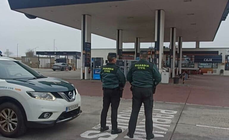 Pillados tres peruanos que robaban al descuido a conductores en la A-2 