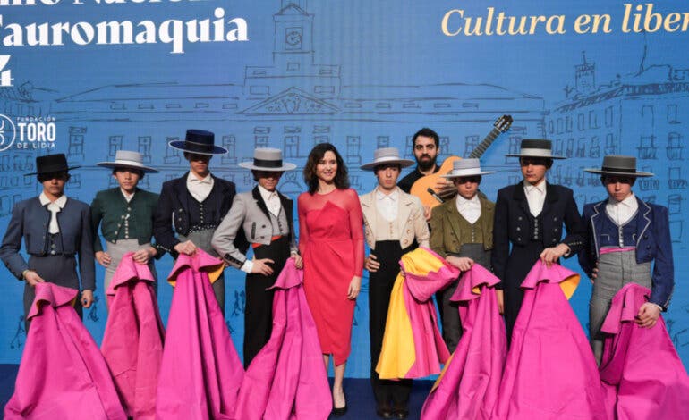 Ayuso presenta el nuevo Premio Nacional de Tauromaquia tras el que suprimió el Gobierno