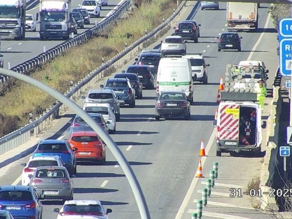 Varios accidentes complican el tráfico en la A-1, la A-2, la A-3 y la A-5