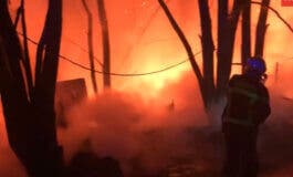 Un incendio arrasa varias infraviviendas en San Fernando de Henares