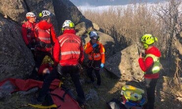 Rescatan a una senderista herida tras caer desde tres metros de altura en Navacerrada