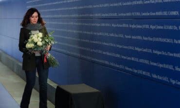 Ayuso inaugura el nuevo vestíbulo de la estación de Metro de Atocha que rinde homenaje a las víctimas del 11M