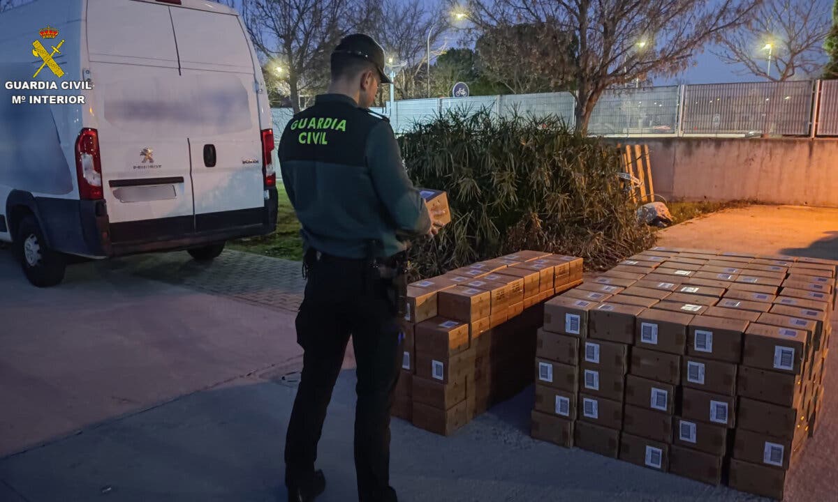 Detenido tras ser sorprendido robando la mercancía de un camión en Cabanillas del Campo 