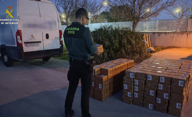 Detenido tras ser sorprendido robando la mercancía de un camión en Cabanillas del Campo 