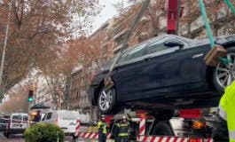 Cuatro heridos, entre ellos un bebé, en un aparatoso accidente en Madrid