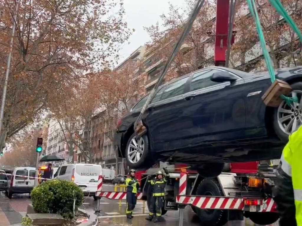 Cuatro heridos, entre ellos un bebé, en un aparatoso accidente en Madrid