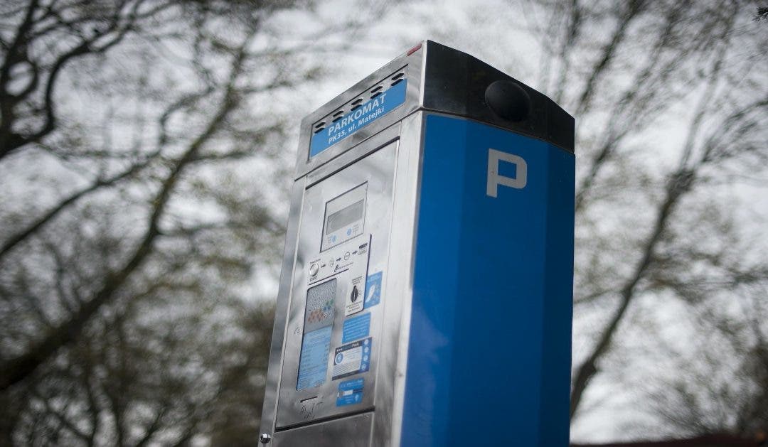 Entra en vigor la nueva zona azul de aparcamiento de Alcalá de Henares 