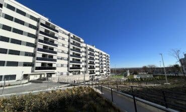 La Comunidad de Madrid entrega 166 nuevas viviendas de alquiler asequible en Valdebebas