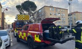 Los Bomberos extinguen un incendio en la cocina de una vivienda en Parla