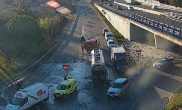 Arde la cabina de un camión cisterna que transportaba gasoil en la A-2 en Guadalajara
