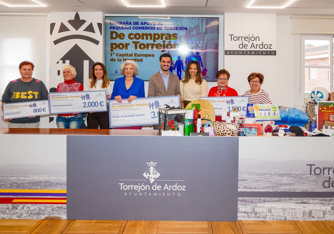 Torrejón de Ardoz entrega los premios del concurso «De compras en las Mágicas Navidades
