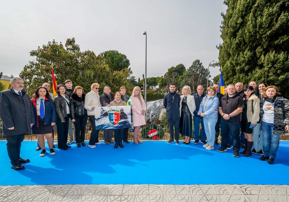 Torrejón de Ardoz inaugura una escultura a Ucrania en el tercer aniversario de la guerra 