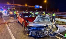 Aparatoso accidente en la M-45 tras sufrir un conductor un posible problema médico previo