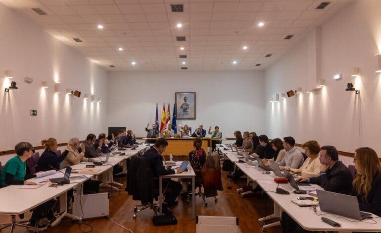 El Pleno de Guadalajara aprueba los Presupuestos para 2025 que ascienden a 99,6 millones de euros