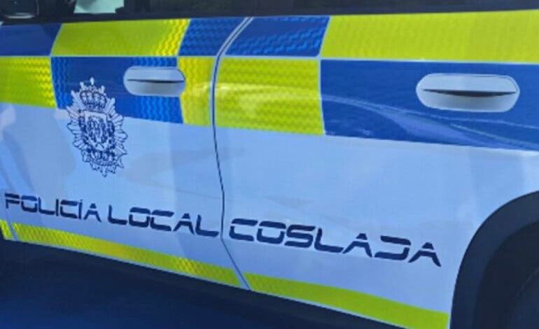 Un hombre sufre una parada cardiorrespiratoria en plena calle en Coslada y la Policía Local de salva la vida