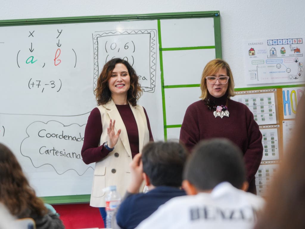 Ayuso garantizará plaza en los institutos adscritos a los colegios que impartan 1º y 2º de ESO