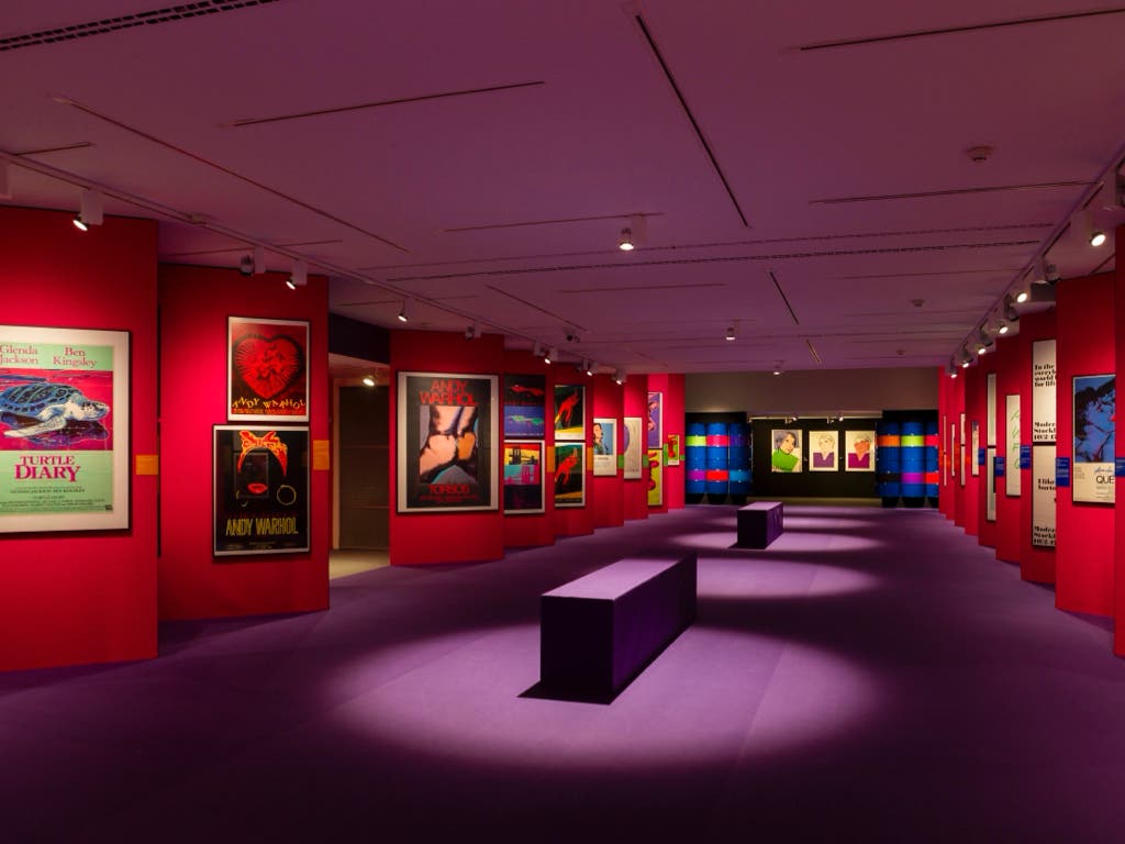 Madrid acoge una de las mayores exposiciones de los carteles más célebres de Andy Warhol