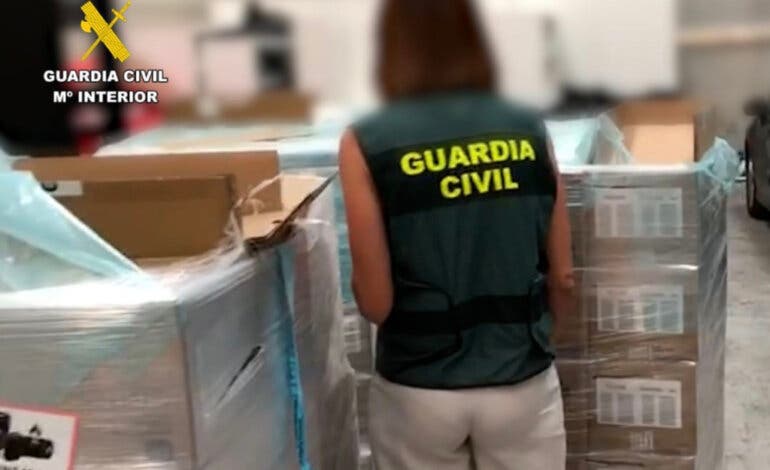 Cae una banda que atracó a dos camioneros en Alovera haciéndose pasar por policías