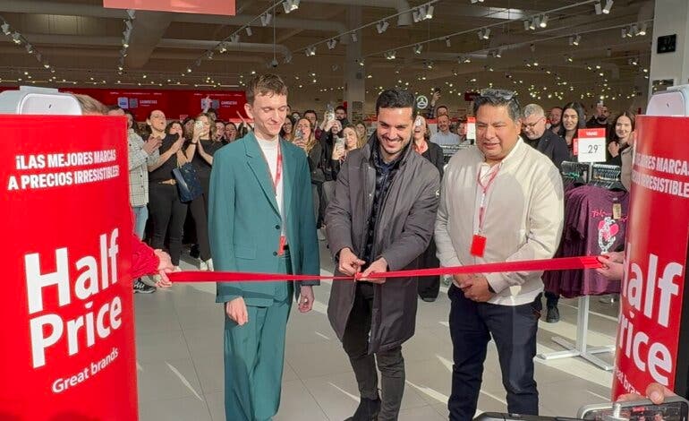 HalfPrice inaugura su outlet de grandes marcas en Oasiz Madrid, en Torrejón de Ardoz
