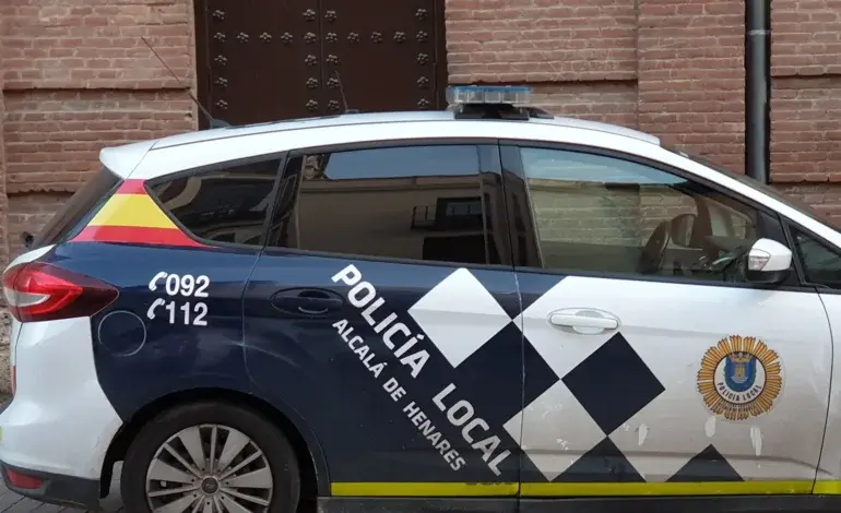 Cuatro detenidos en Alcalá de Henares por robar a una mujer que acababa de sacar 1.500 euros de un cajero