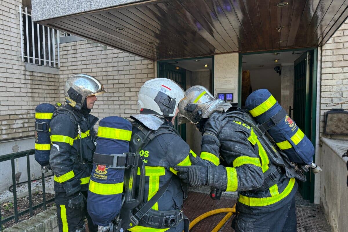 Cuatro personas atendidas y varios vecinos confinados tras el incendio de una vivienda en Leganés 