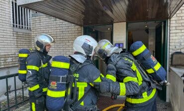 Cuatro personas atendidas y varios vecinos confinados tras el incendio de una vivienda en Leganés 