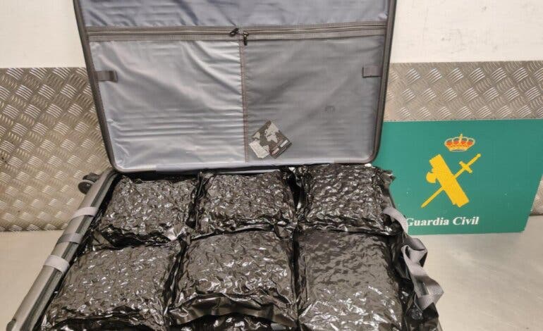 Cuatro detenidos e intervenidos 158 kilos de marihuana en el aeropuerto de Barajas 