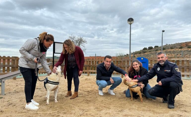 Campo Real busca hogar para 23 perros adultos y 6 cachorros rescatados por la Policía Local